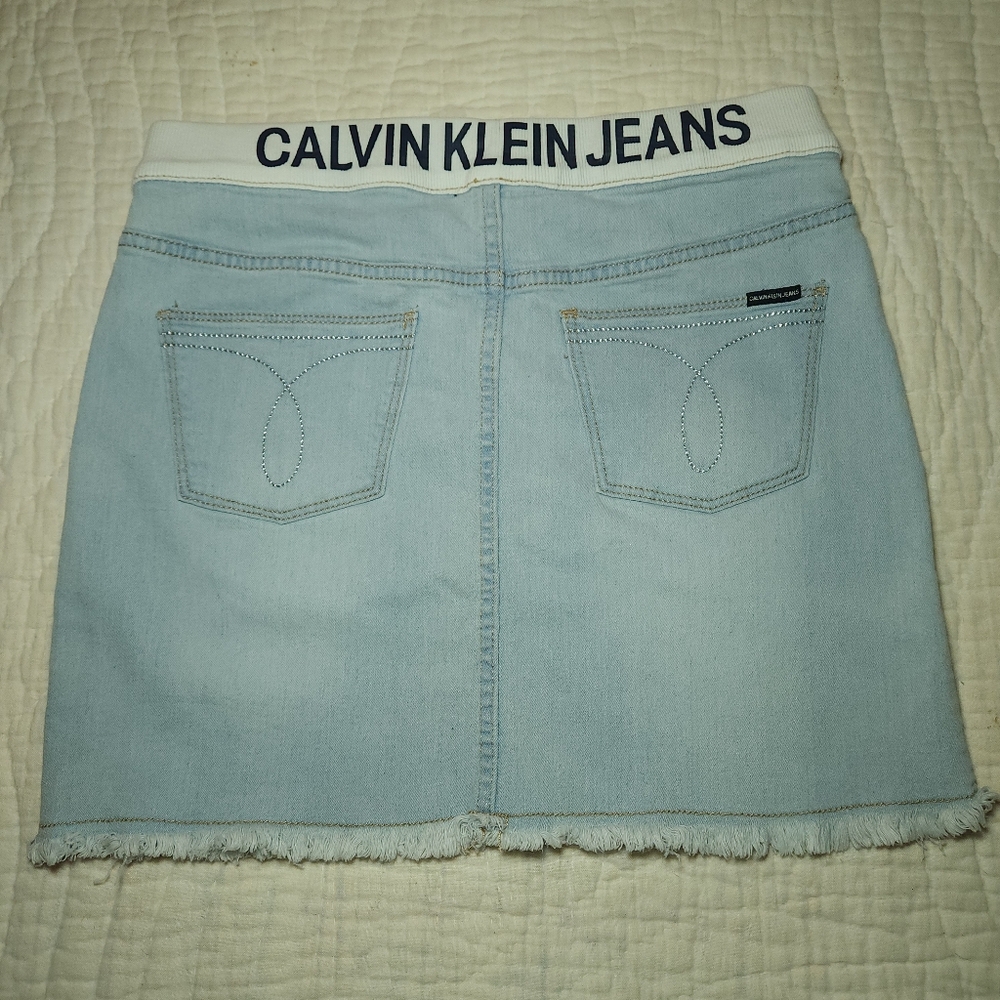 Calvin Klein Jeans Womens Sz L Mini Skirt Light Wash Raw Hem Mid Rise Boy
